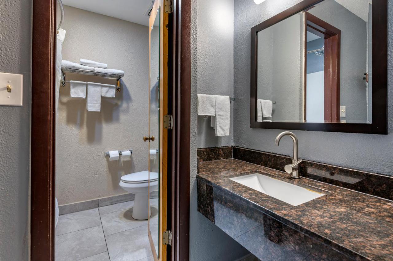 Suburban Studios Lafayette Bagian luar foto