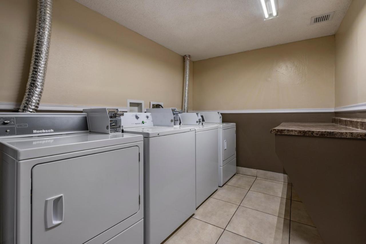 Suburban Studios Lafayette Bagian luar foto