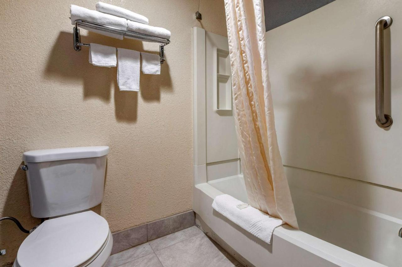 Suburban Studios Lafayette Bagian luar foto