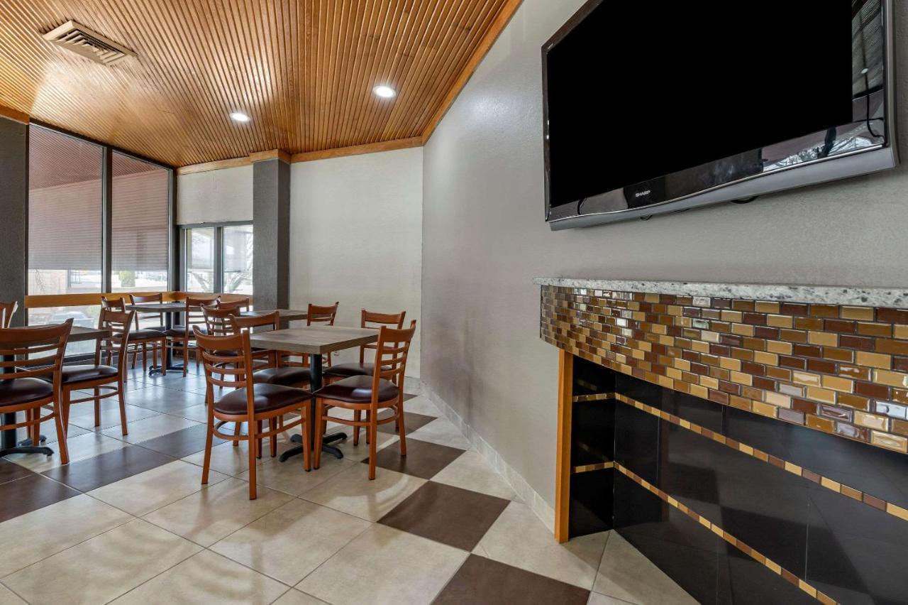 Suburban Studios Lafayette Bagian luar foto